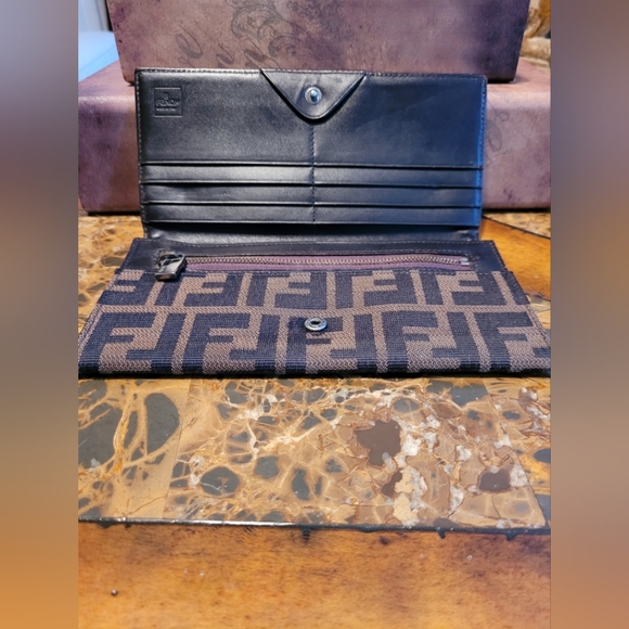 FENDI WALLET - Picture 6 of 11